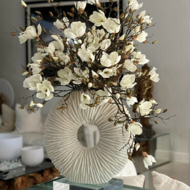 Große Eternity Vase mit Magnolien und Treibholz