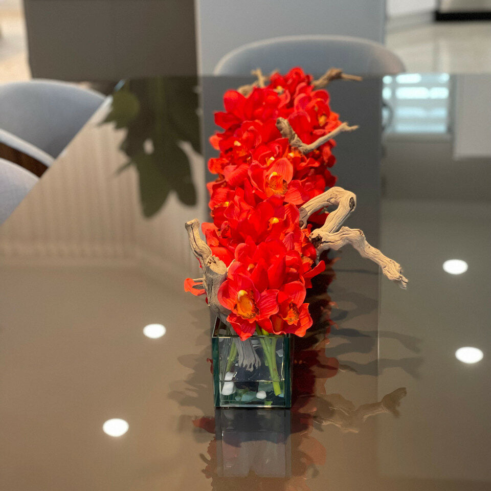 Moderner Glas-Pflanzkübel „Modern Home“ 122 cm mit roten Cymbidien
