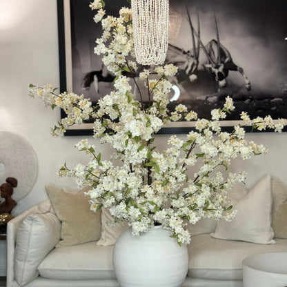 Konos Vase mit Kirschblüten